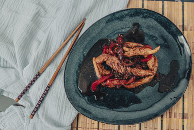 Chicken in soy sauce with red peppers, with pomegranate desserts.