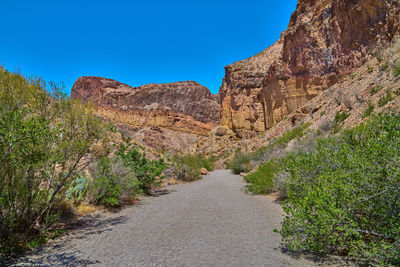 Gravel wash along the lower burro mesa pouroff trail at big bend national park, texas.