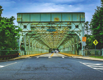 Road leading towards falls bridge