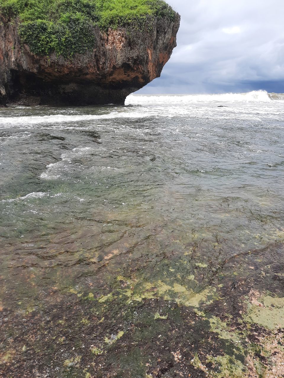 SCENIC VIEW OF ROCKY BEACH