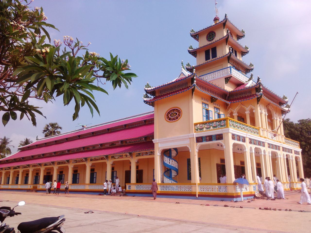 architecture, building exterior, built structure, facade, travel destinations, sky, famous place, history, low angle view, clear sky, travel, tourism, incidental people, tree, city, place of worship, street, outdoors, spirituality, religion