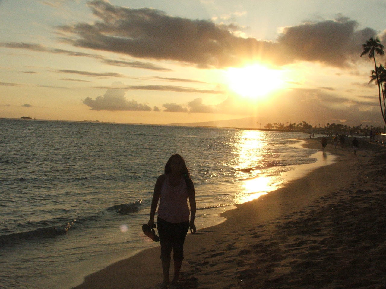 REAR VIEW OF SILHOUETTE WOMAN WALKING ON BEACH