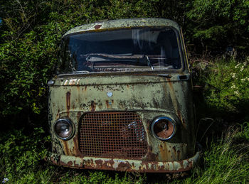 Båstnäs car cemetery