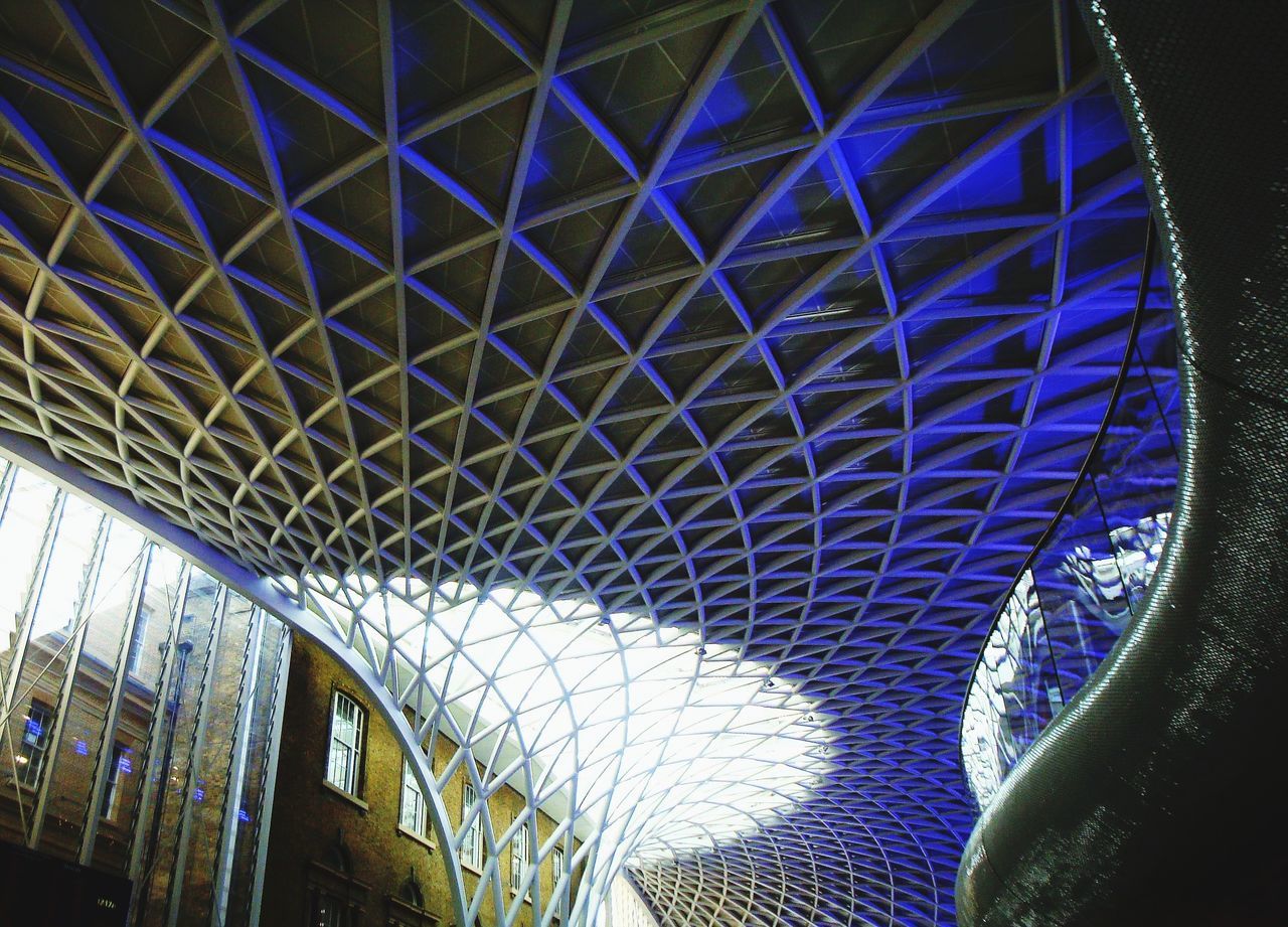 LOW ANGLE VIEW OF ILLUMINATED CEILING