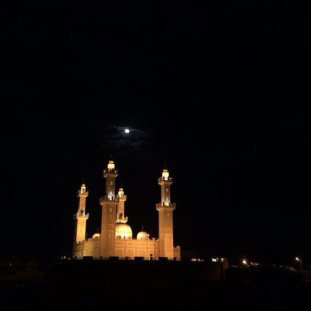 architecture, night, built structure, building exterior, illuminated, religion, copy space, place of worship, history, low angle view, spirituality, clear sky, dark, church, outdoors, silhouette, sky, famous place, moon