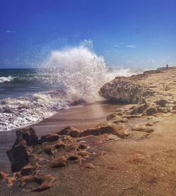 Waves splashing on rocks