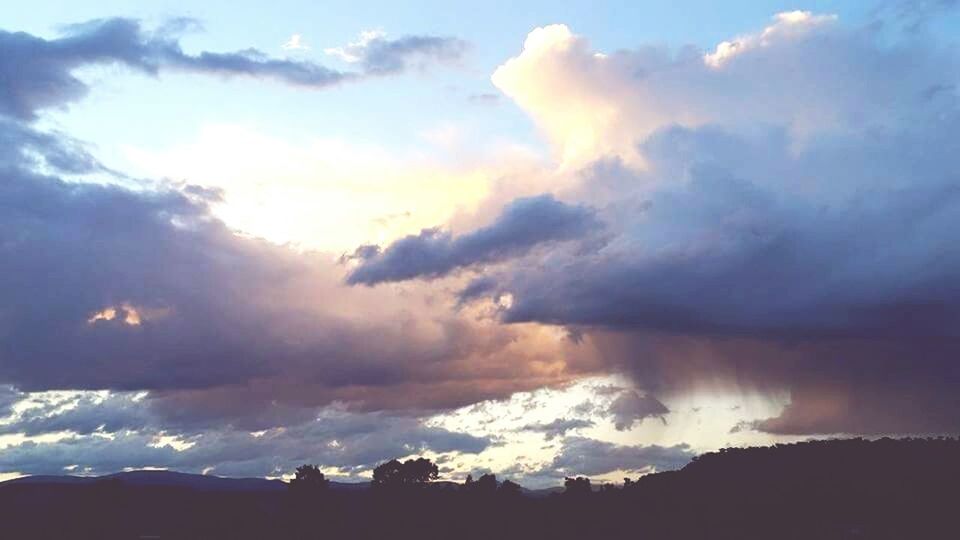 sky, cloud - sky, cloudy, beauty in nature, scenics, sunset, cloud, tranquil scene, tranquility, weather, nature, low angle view, sunbeam, overcast, cloudscape, dramatic sky, idyllic, outdoors, sun, no people, landscape, majestic, non-urban scene, dark