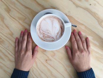 Close-up of hand holding coffee cup