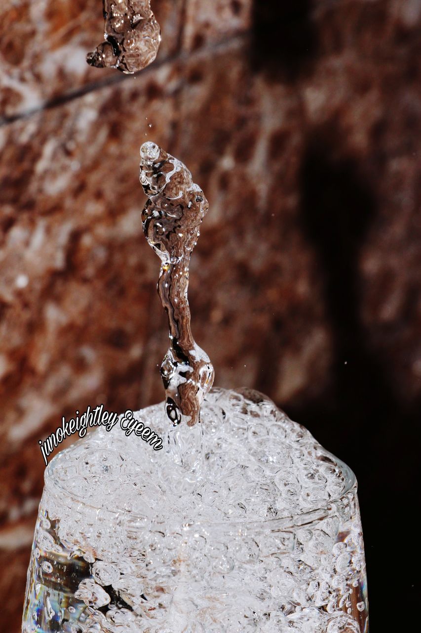 focus on foreground, close-up, jewellery, no people, nature, leaf, fashion accessory, macro photography, winter, outdoors, water, ice, day, jewelry, cold temperature