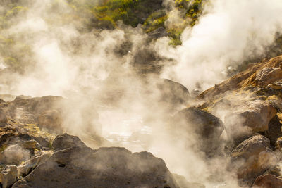 Small geyser on vilyuchinsky volcano small valley of geysers on the kamchatka peninsula