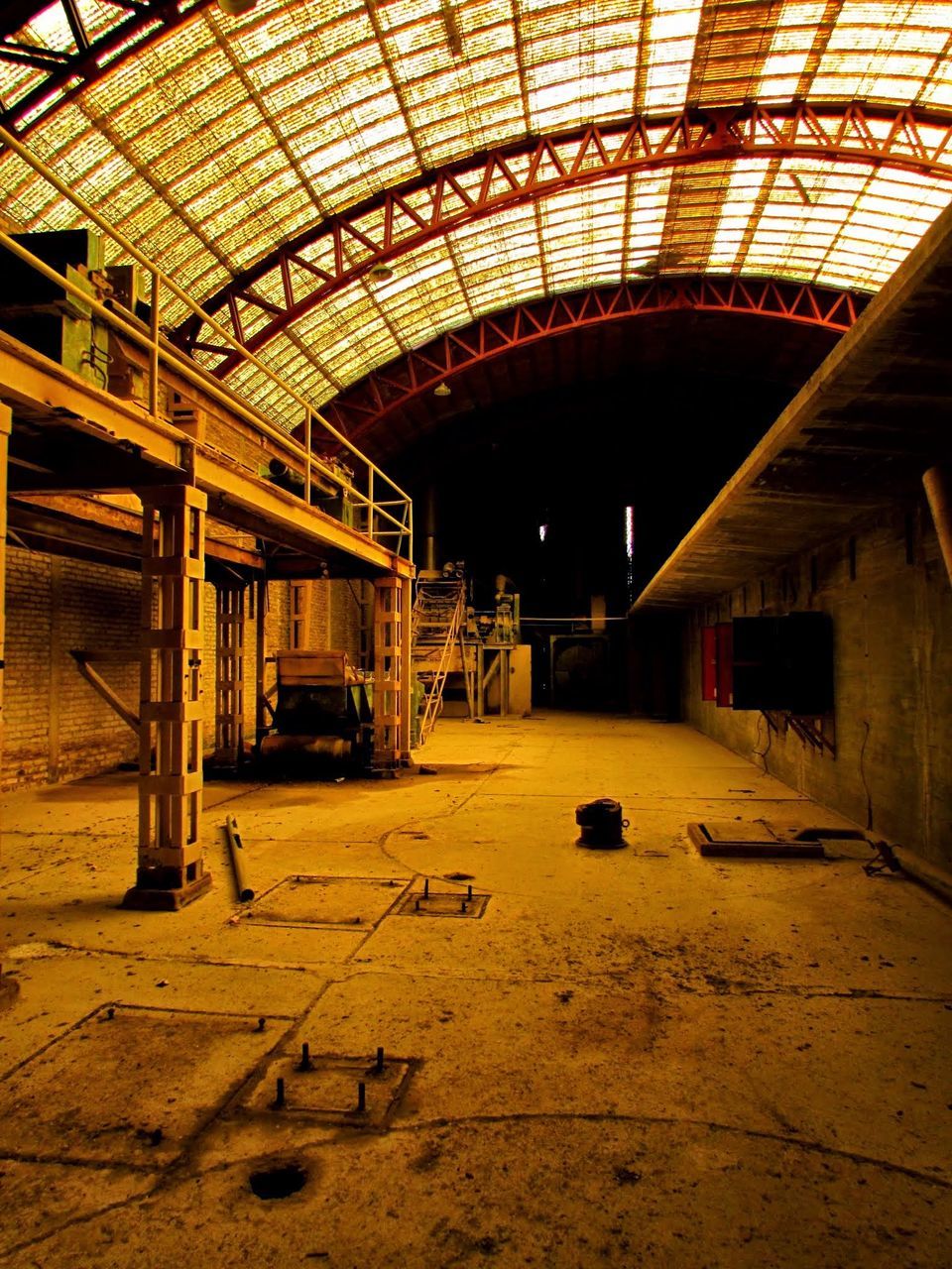 indoors, architecture, ceiling, built structure, interior, public transportation, railroad station, rail transportation, railroad track, transportation, empty, architectural column, railroad station platform, subway station, absence, industry, abandoned, travel, illuminated, no people