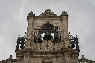 Detail on the facade of the 17th century baroque town hall in the city of astorga, spain