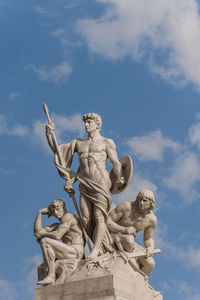 statue