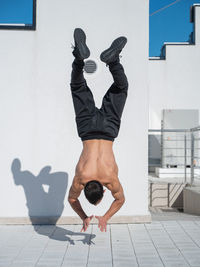 Low section of man exercising in gym