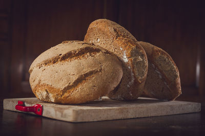 Close-up of bread on cutting board