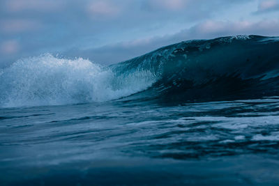 Waves splashing in sea