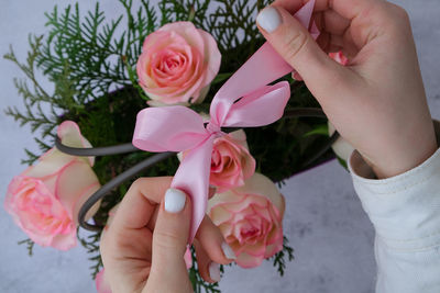 Cropped hand of woman holding rose bouquet