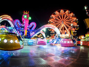 Illuminated ferris wheel at night