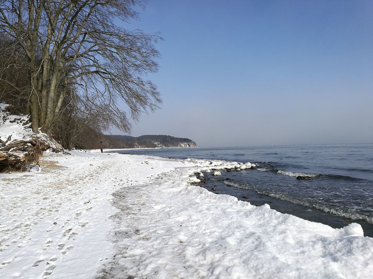 sea, clear sky, nature, beauty in nature, no people, scenics, sky, water, outdoors, tranquility, day, winter, tree, snow, horizon over water, cold temperature