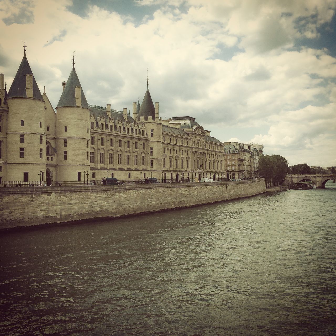 architecture, built structure, building exterior, water, sky, waterfront, cloud - sky, river, rippled, travel destinations, cloudy, city, famous place, cloud, history, travel, tourism, outdoors, day, international landmark