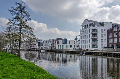 New neighbourhood on the bank of the river vecht