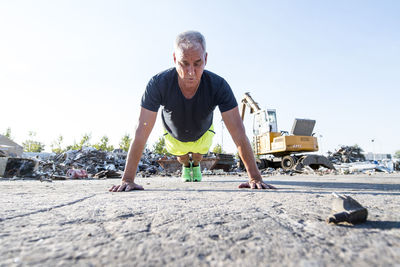 A old man doing sports