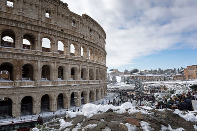 Snow comes colosseo comes alive with hundreds of people who went out to celebrate the event.