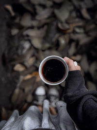 Man holding coffee cup