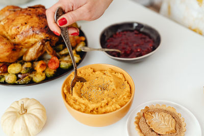 Cropped hand of man preparing food on table