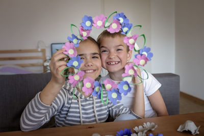 Kids create easter flower wreath in pastel colors using an upcycled egg trail. zero waste lifestyle