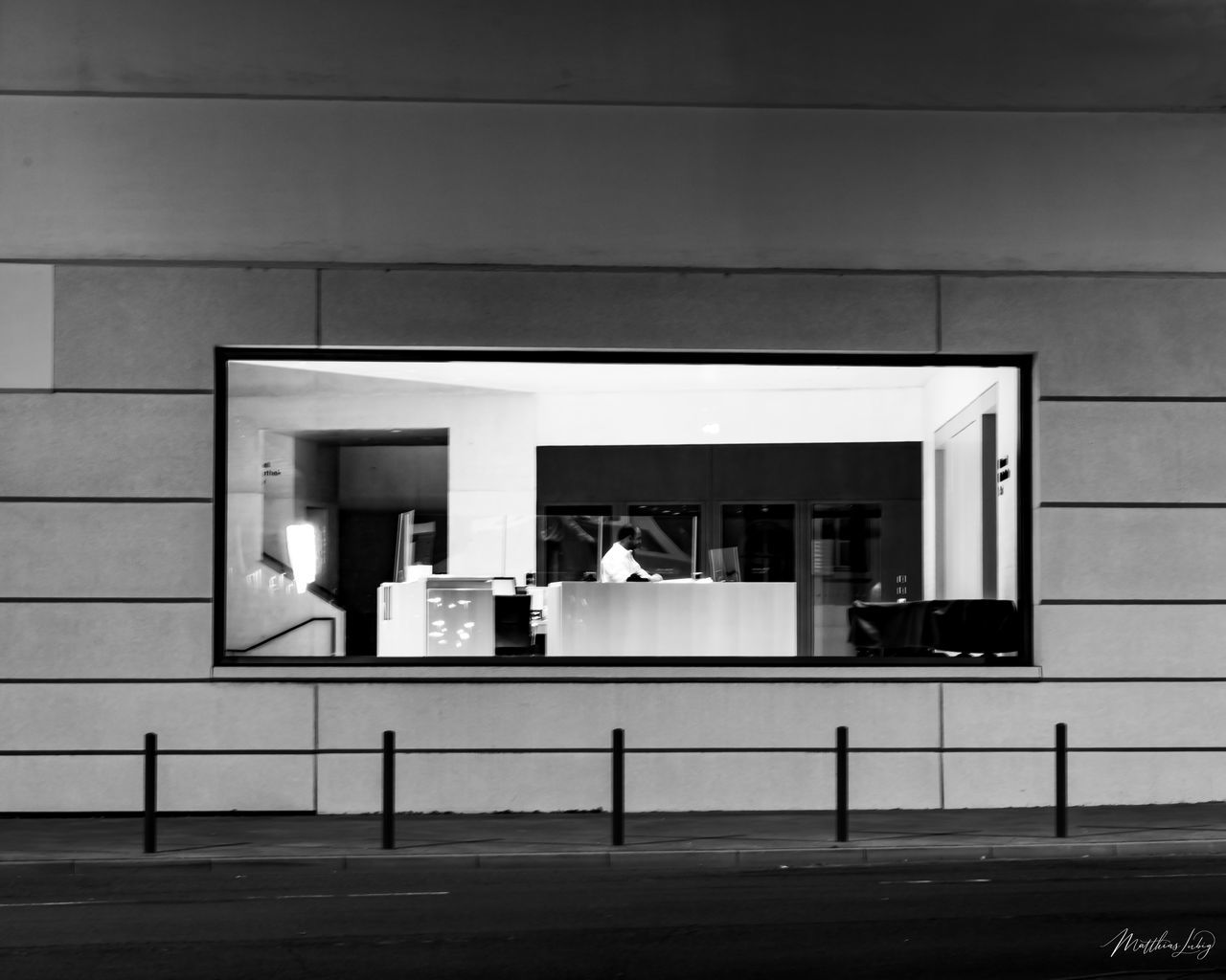 white, black, black and white, monochrome, architecture, monochrome photography, built structure, interior design, light, building exterior, lighting, house, darkness, no people, day, outdoors, lifestyles