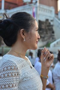 Side view of thoughtful woman looking away