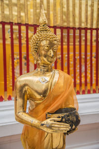 Statue of buddha against temple