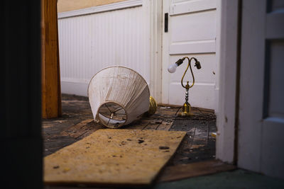 Portrait of the busted lamp