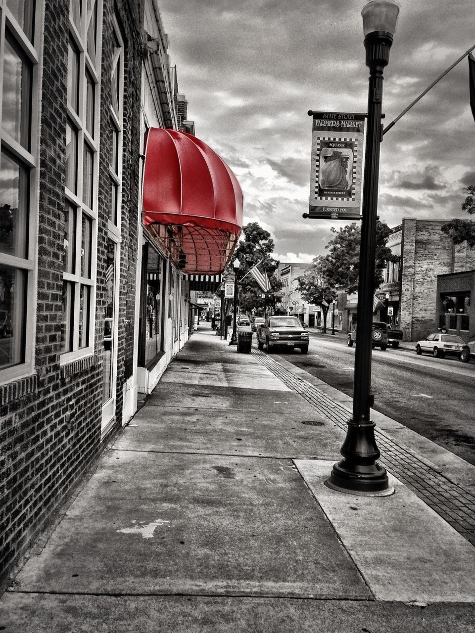 building exterior, architecture, built structure, sky, street, city, the way forward, cloud - sky, diminishing perspective, cloud, cloudy, transportation, residential building, residential structure, cobblestone, road, building, outdoors, vanishing point, street light