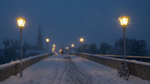 Illuminated street light