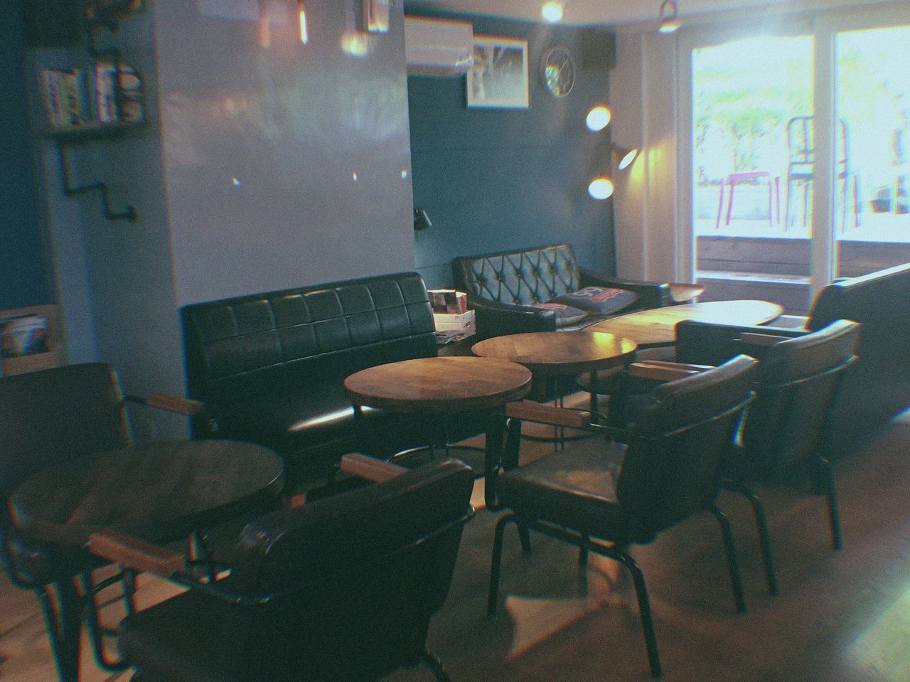 EMPTY CHAIRS AND TABLE IN OFFICE