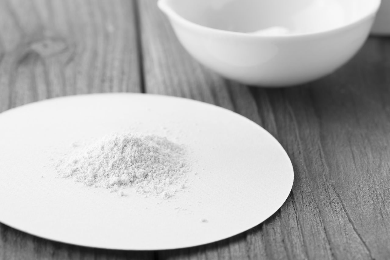 HIGH ANGLE VIEW OF DRINK ON TABLE