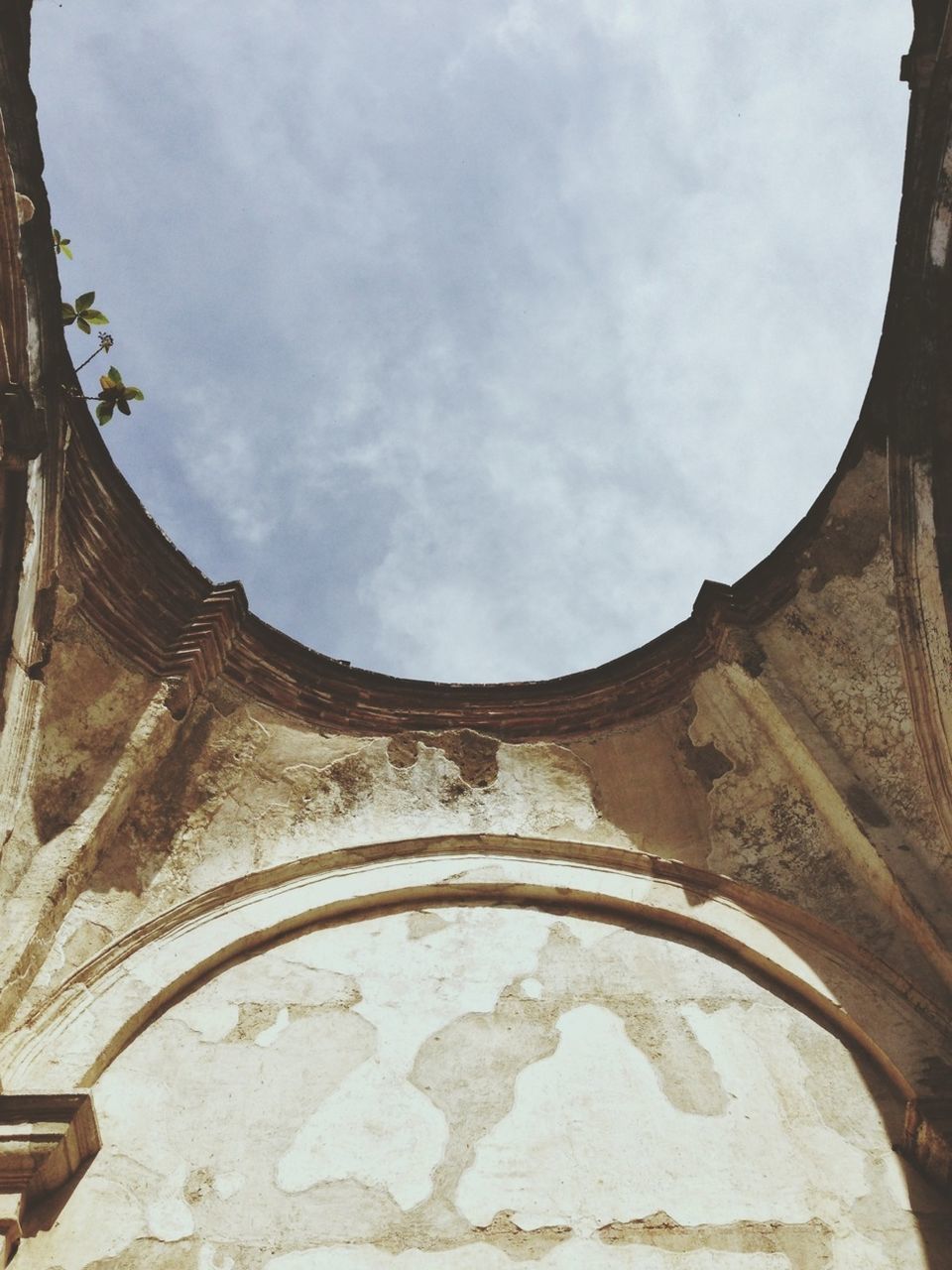 architecture, built structure, low angle view, building exterior, sky, history, cloud - sky, old, religion, arch, place of worship, the past, spirituality, historic, church, ancient, famous place, day, travel destinations