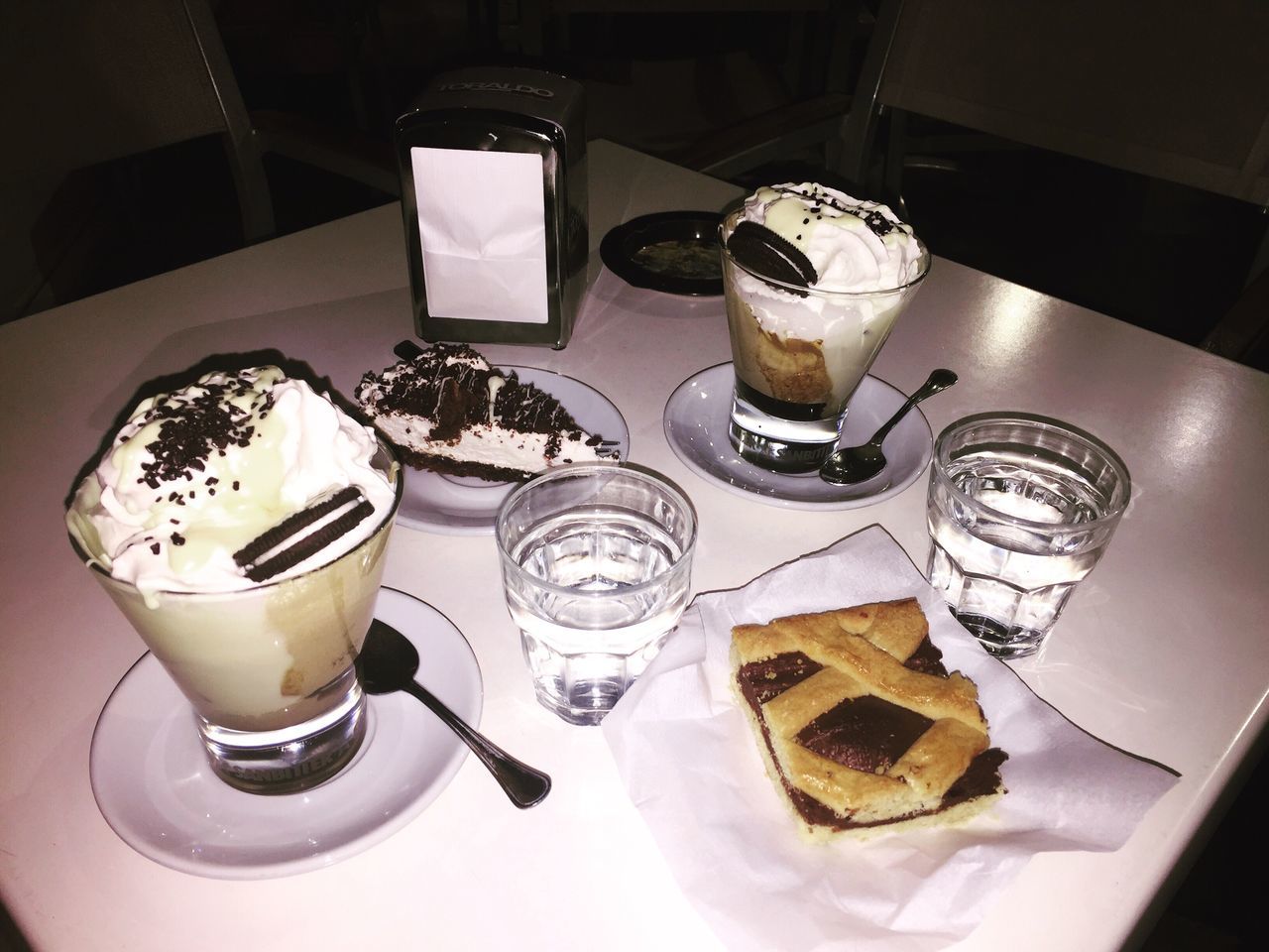 HIGH ANGLE VIEW OF COFFEE AND TEA ON TABLE