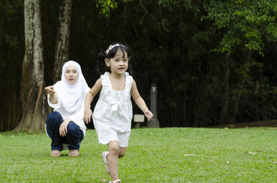 Full length of mother and daughter in park