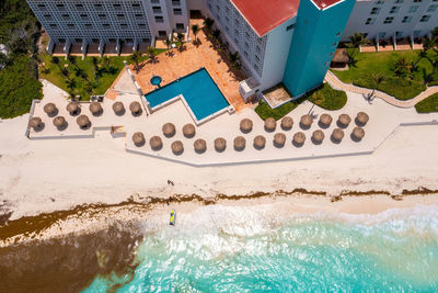 Flying over beautiful cancun beach area. aerial view of luxury hotels