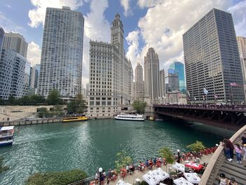 Panoramic view of chicago riverwalk 