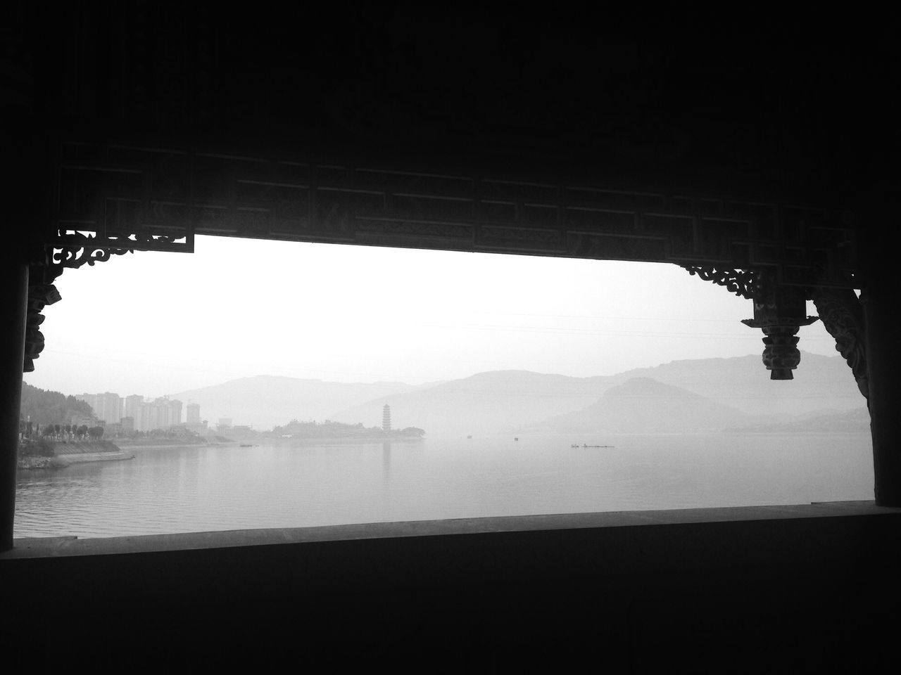 SCENIC VIEW OF LAKE BY SILHOUETTE MOUNTAIN AGAINST CLEAR SKY