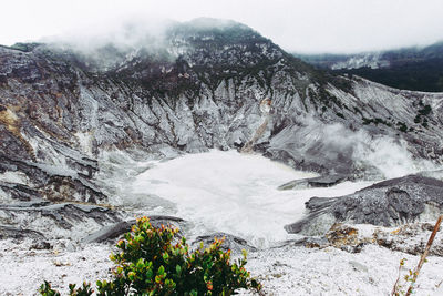 Mount tangkuban perahu caldera