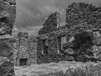 Old ruin building against sky