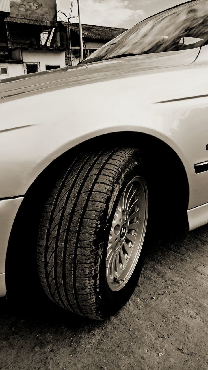 CLOSE-UP OF TIRE ON VEHICLE