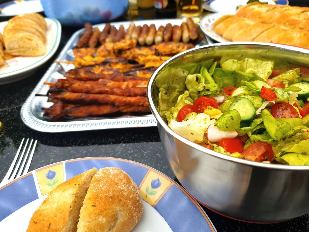 CLOSE-UP OF FOOD IN PLATE