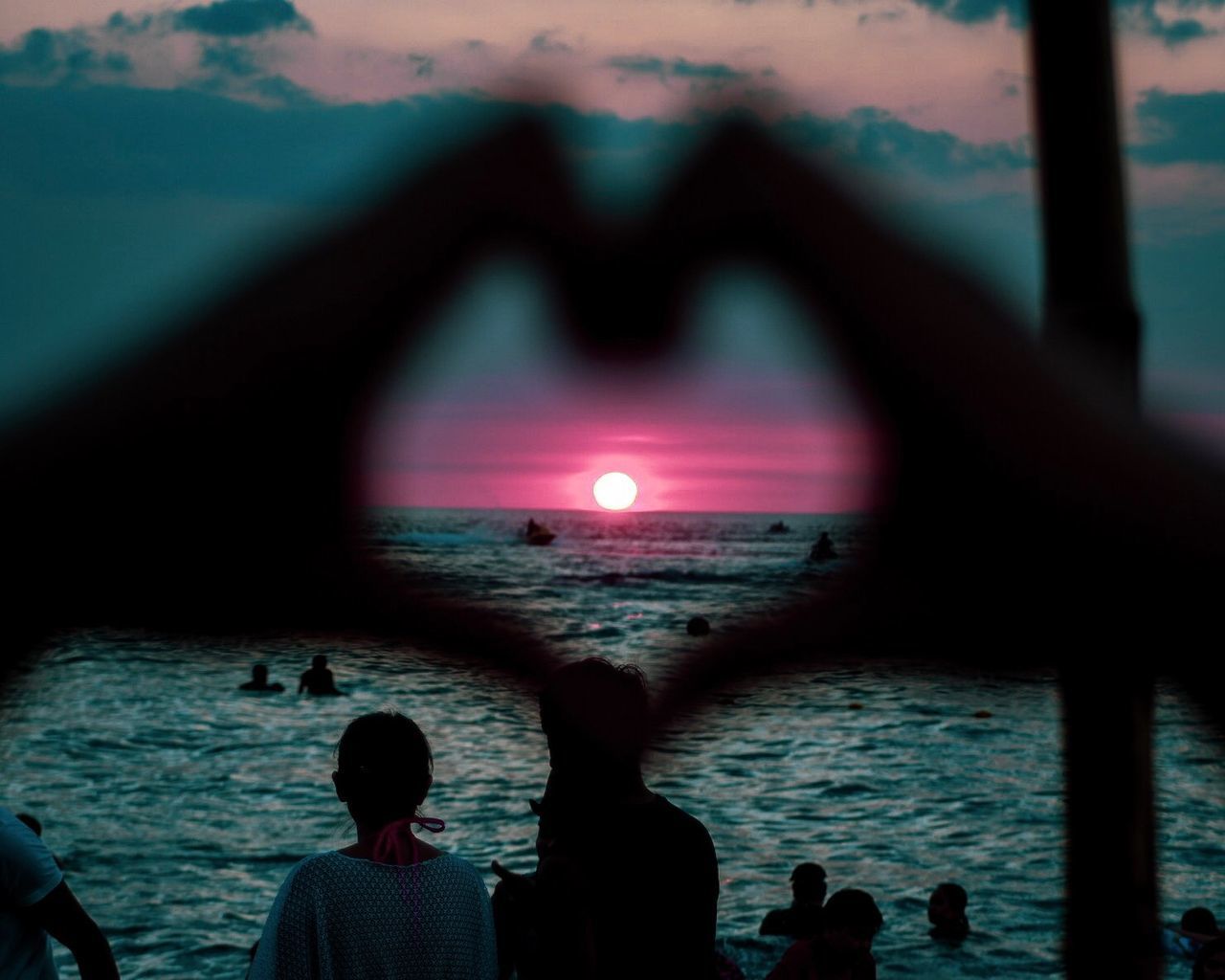 SILHOUETTE PEOPLE ON BEACH AGAINST SKY