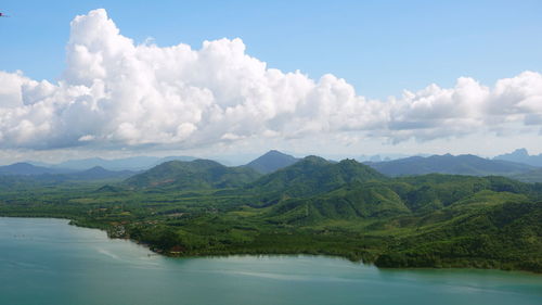 Panoramic view of lake and mountains against sky